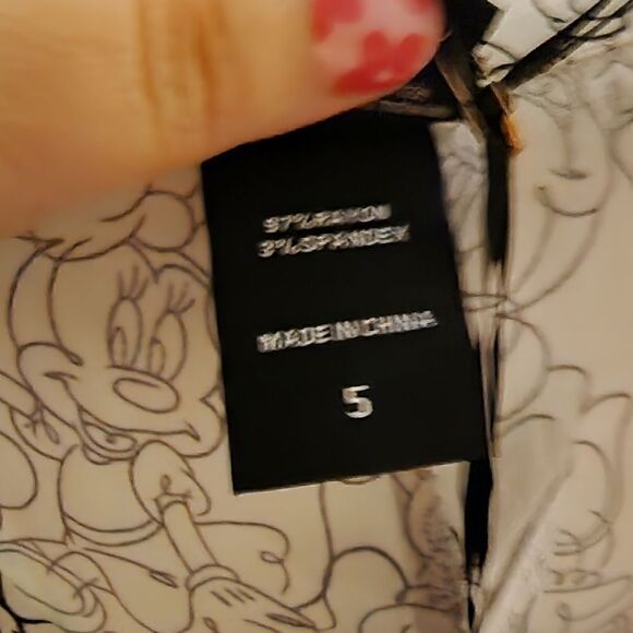 5X 28W Torrid Ivory Minnie Mouse Cartoon Blouse Sleeveless Disney Button Down co - Picture 7 of 7